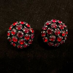 Vintage Warner Clip on earring